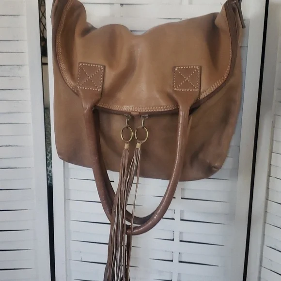 Fredd & Basha tan flap saddle crossbody sac bag - Picture 2 of 8